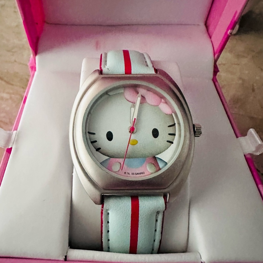 #136 Rare Hello Kitty Watch View 4
